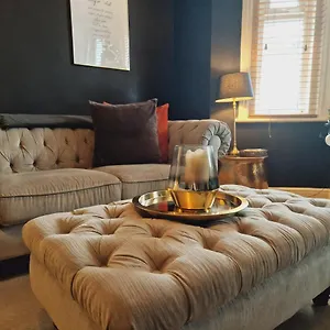Stunning 3 Bedroom Holiday Near The Beach Holiday home