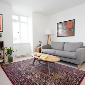 Bright 2 Bedroom - Great Location - Free Parking , Bournemouth United Kingdom